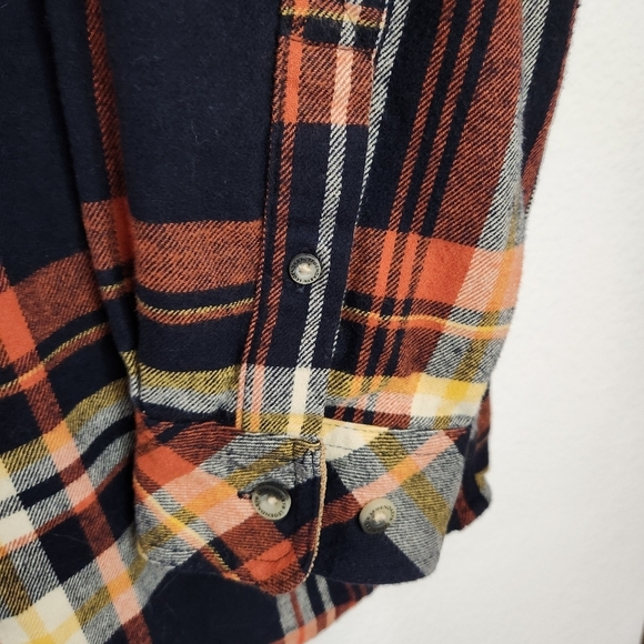 Legendary whitetails camp shirt men's size LT - Picture 4 of 7